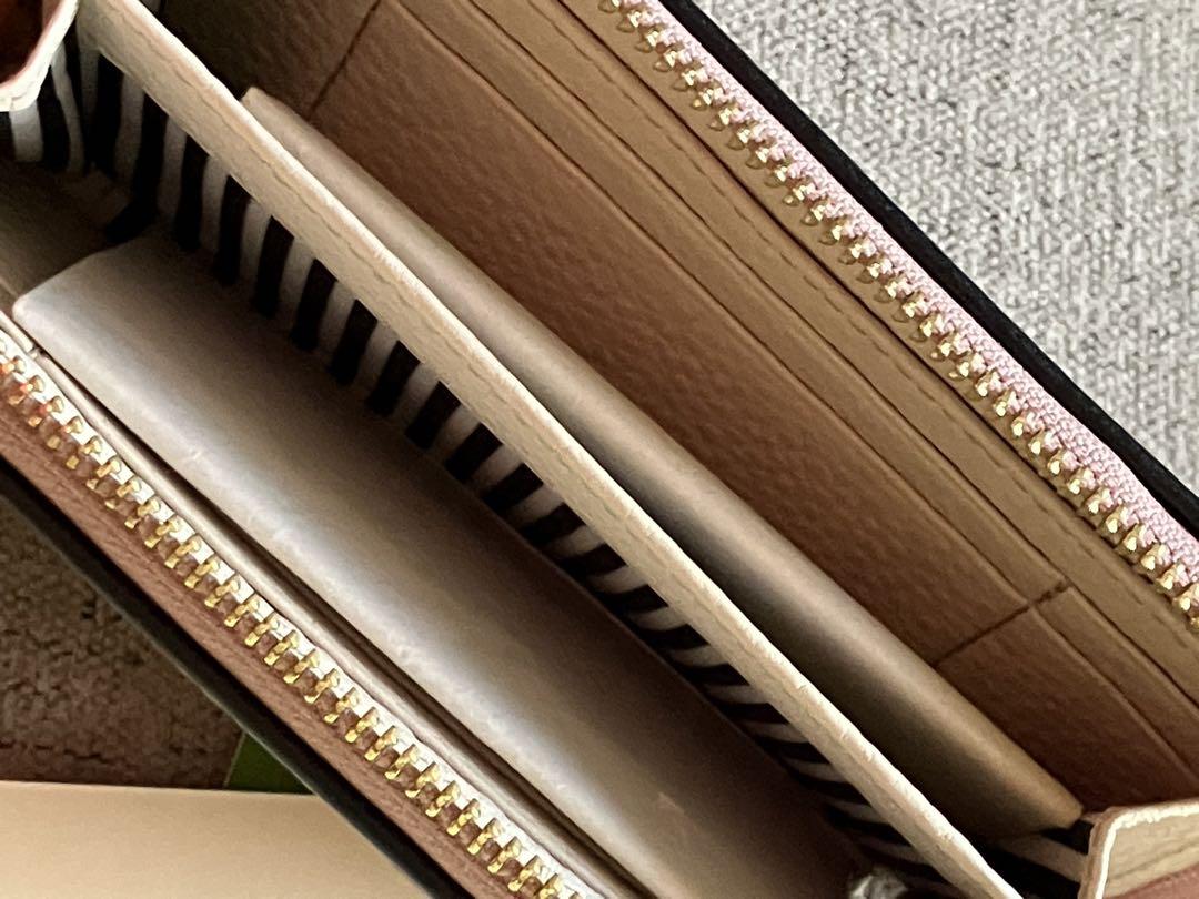 Salvatore Ferragamo フェラガモ　長財布