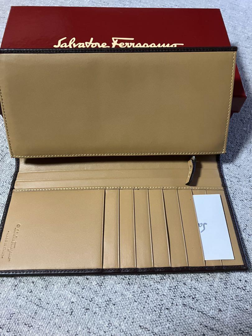 Salvatore Ferragamo フェラガモ　長財布