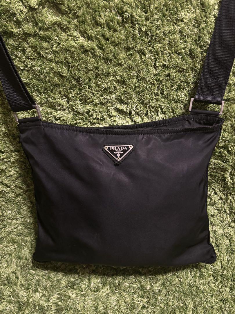 PRADA プラダ　バッグ　ショルダーバッグ　サコッシュ　ナイロン　白タグ