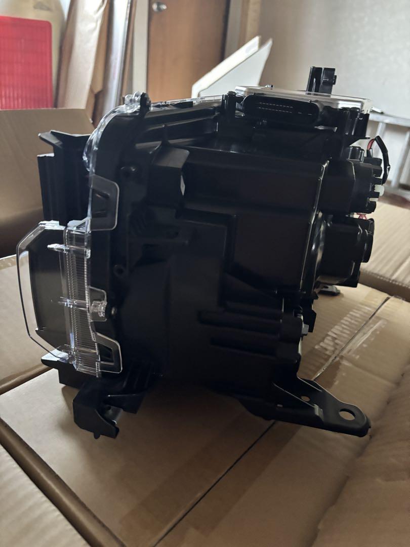 ランドクルーザー250VX ヘッドライト角目　純正新車外し