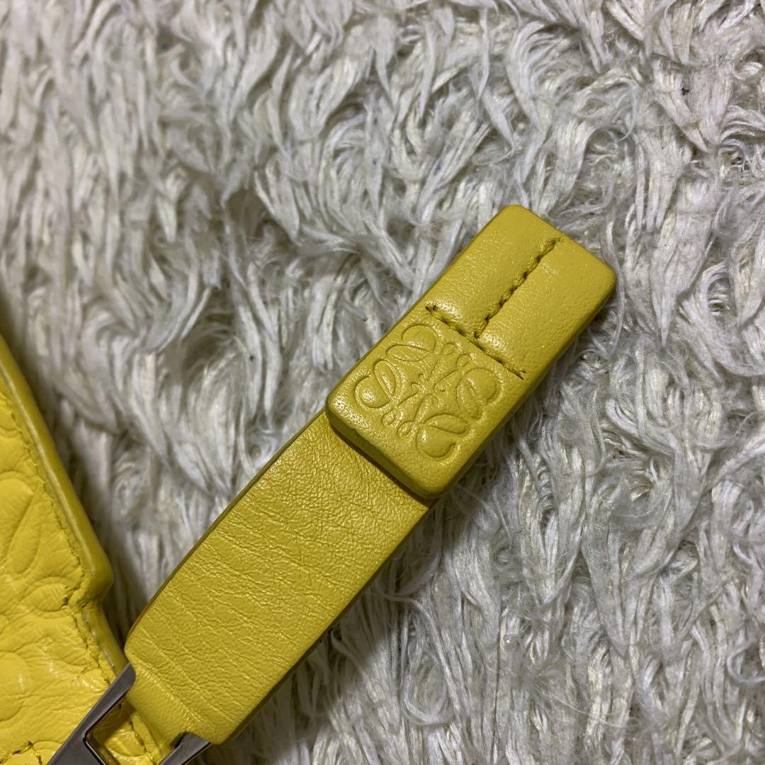 【美品】LOEWE Tポーチ クラッチバック アナグラム リピート エンボス