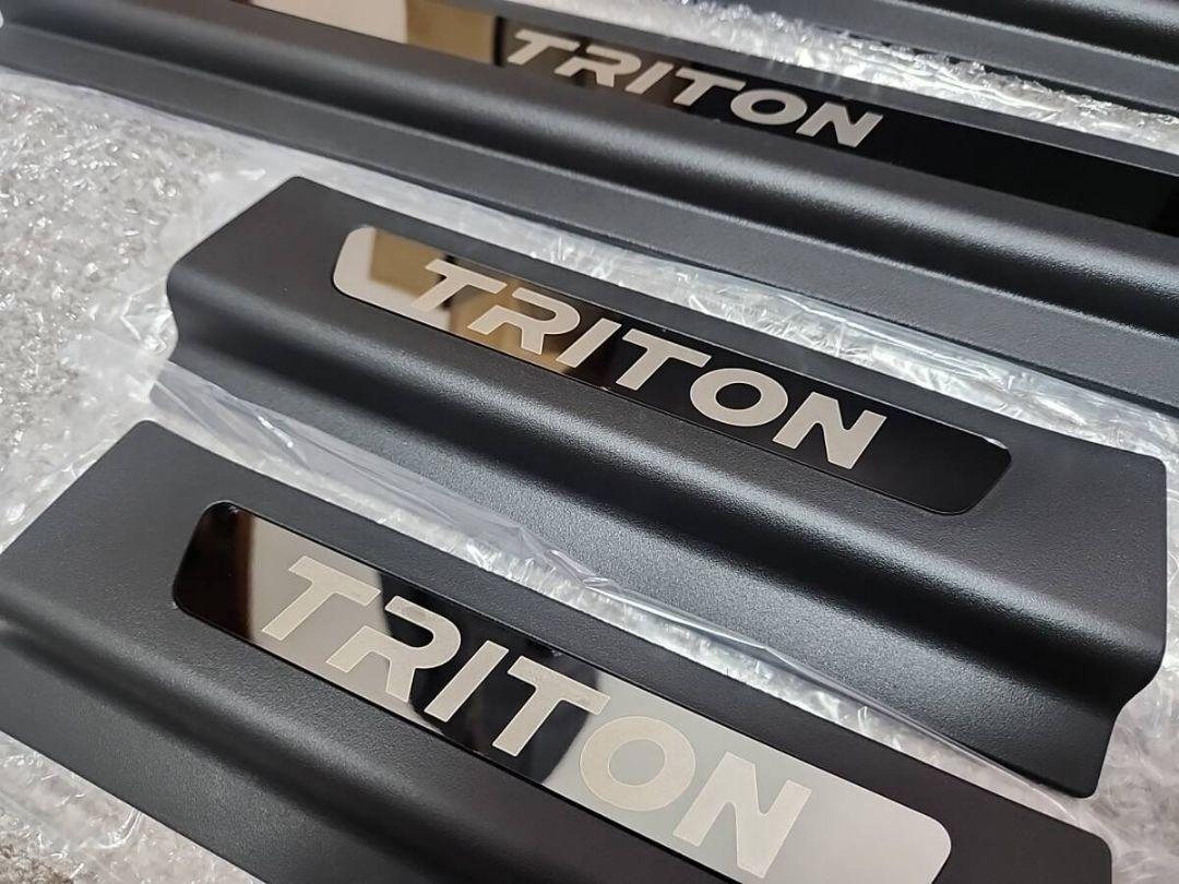 ミツビシ 現行 トライトン スカッフプレート 傷防止 triton