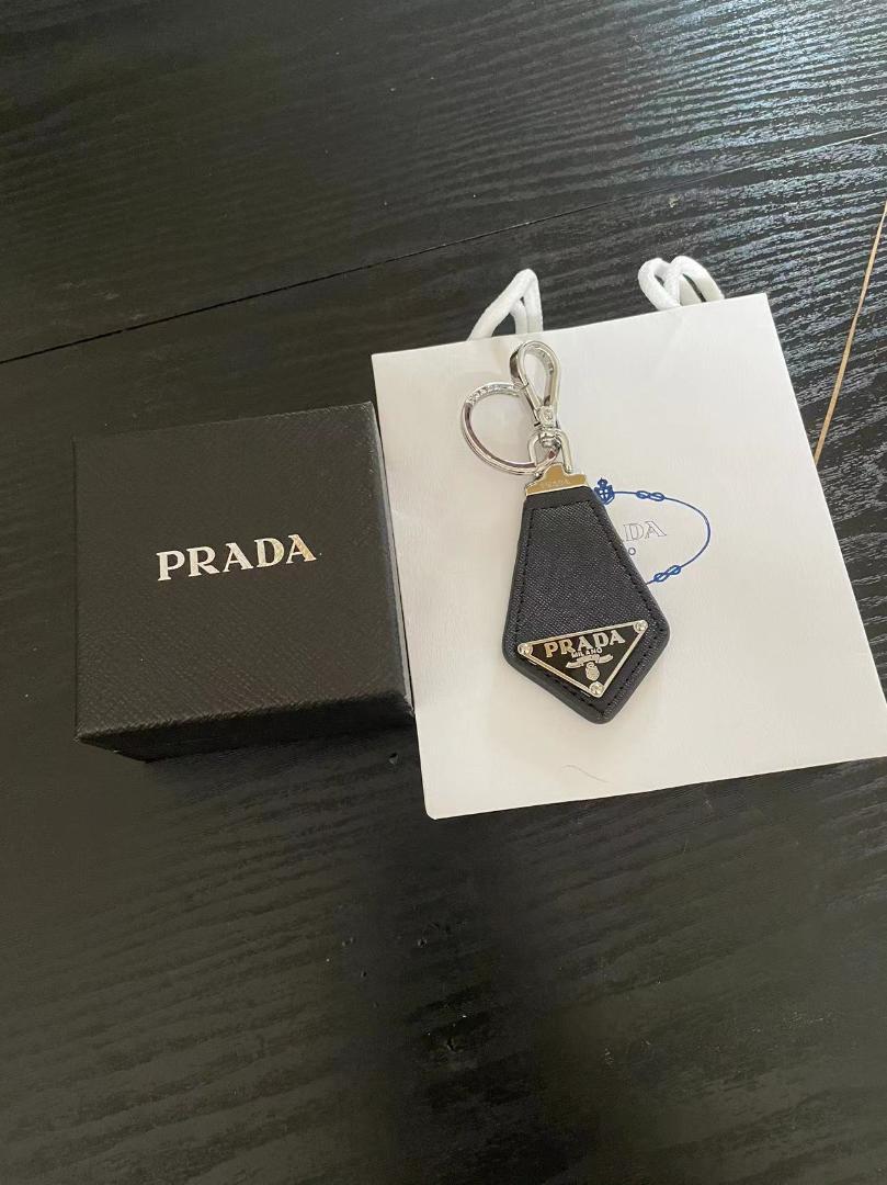 PRADA - 良品 PRADA プラダ 三角ロゴ プレート SV金具 ナイロン