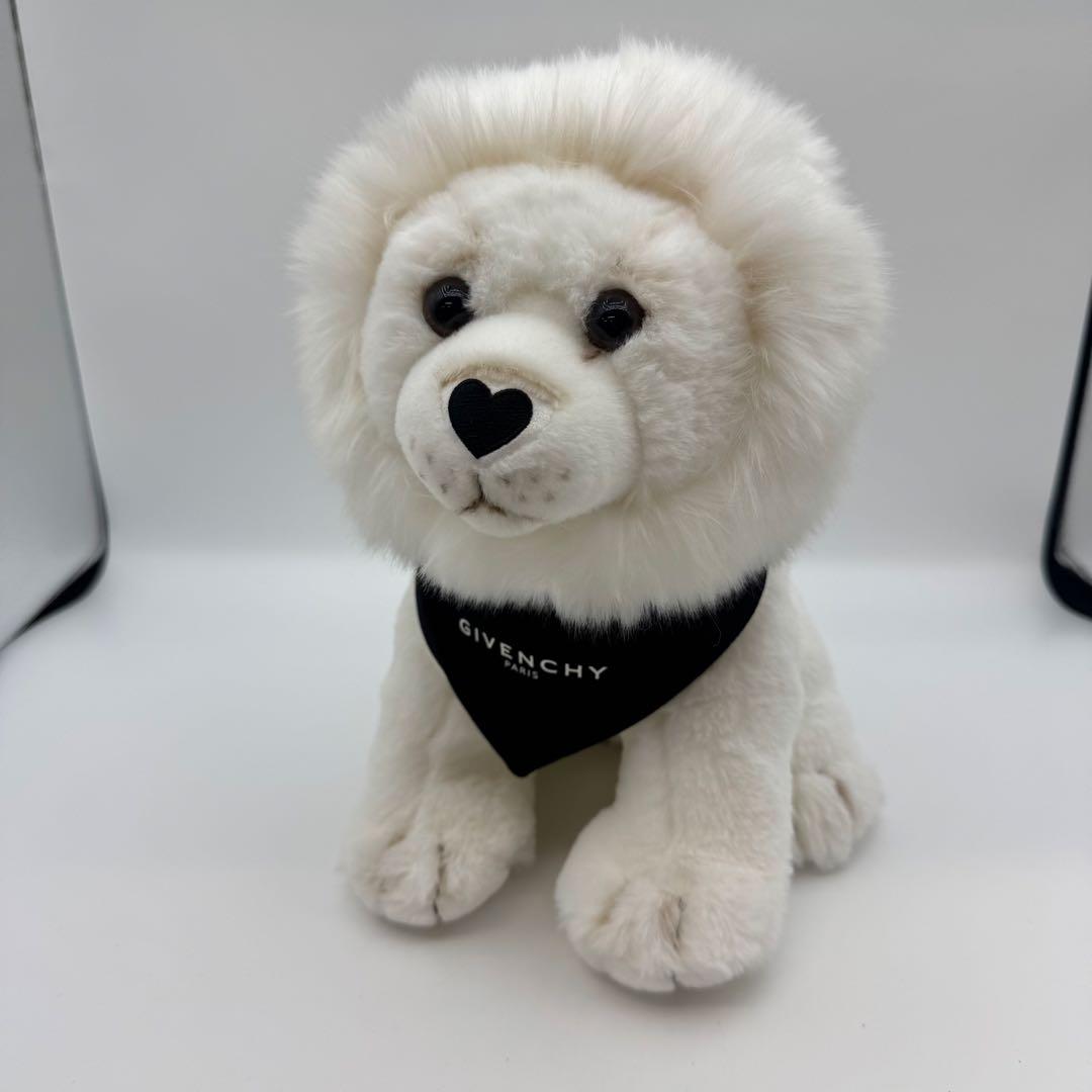givenchy ライオン ぬいぐるみ ホワイト ハートGivenchy