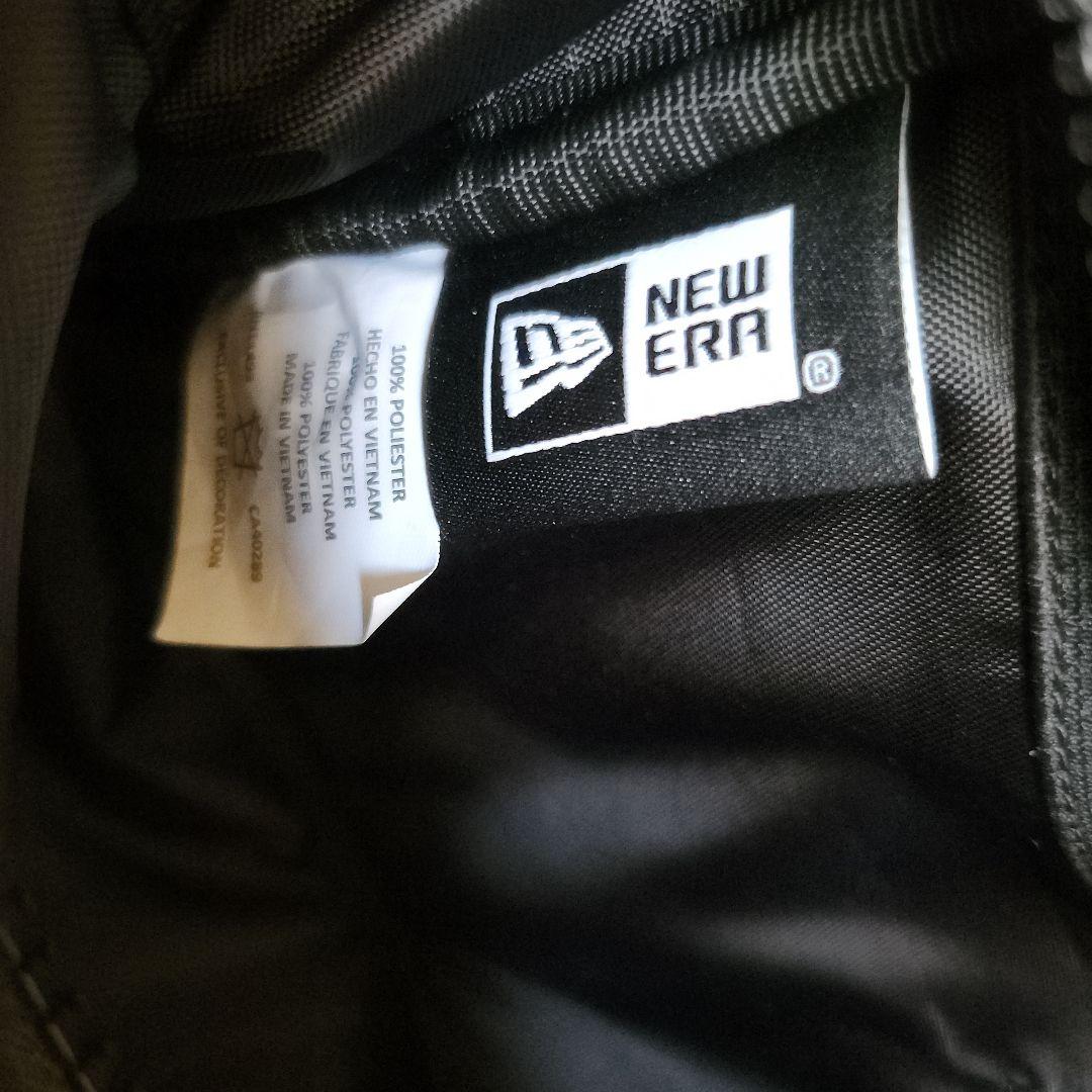 美品！NEW ERA ブラック ボディバッグ