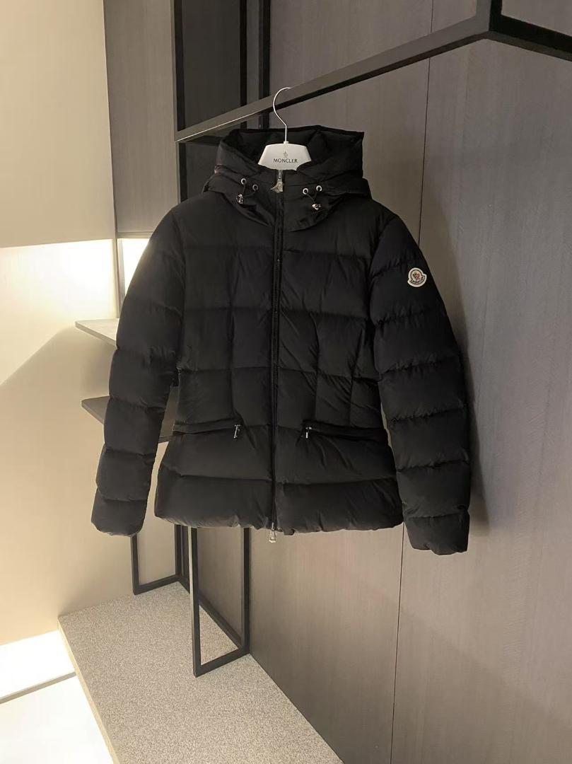 【美品】 MONCLER モンクレールダウンジャケット黒 M
