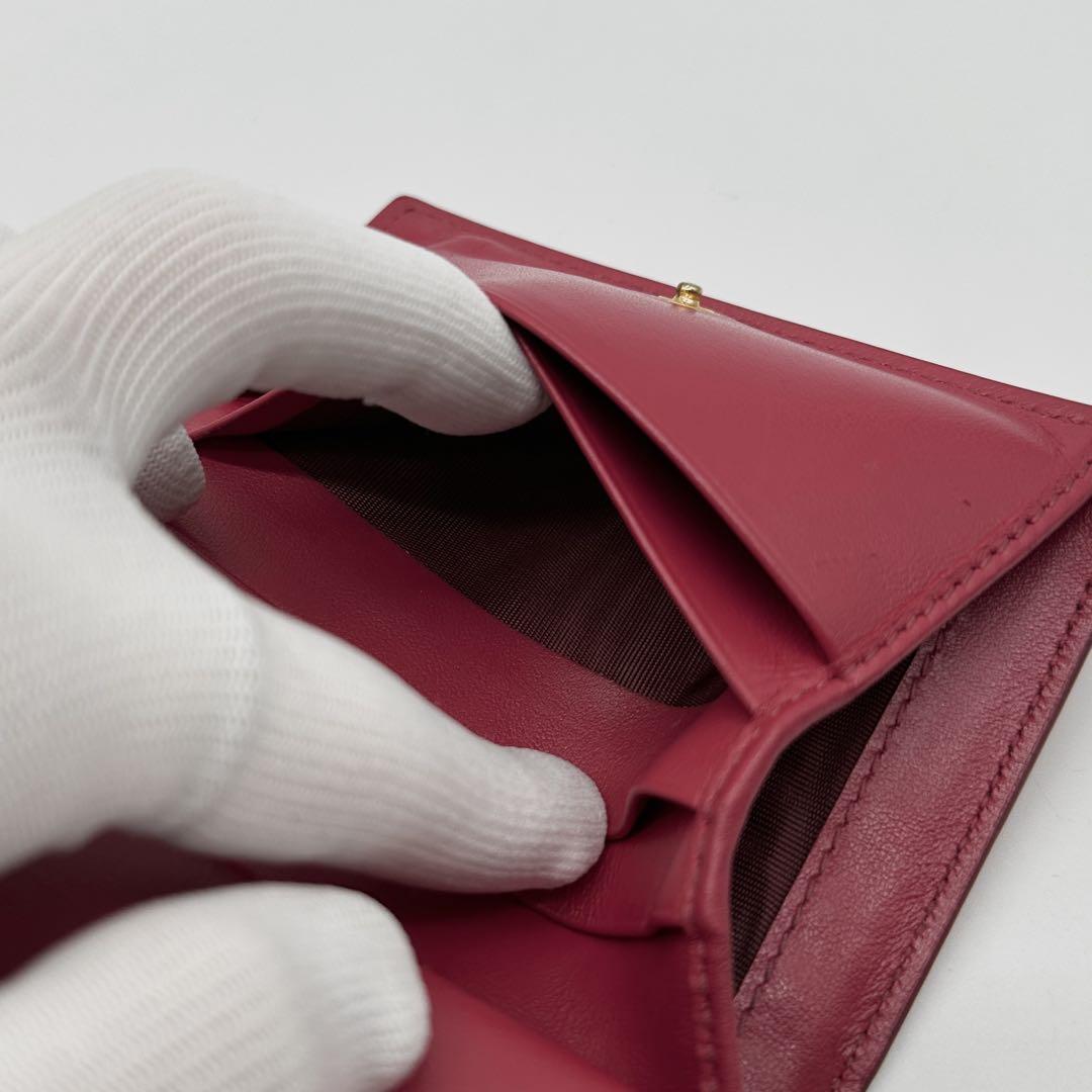 【極美品】PRADA 二つ折り財布 レザー エナメル 三角ロゴ ゴールド金具 極美品】PRADA 二つ折り財布 レザー エナメル 三角ロゴ ゴールド