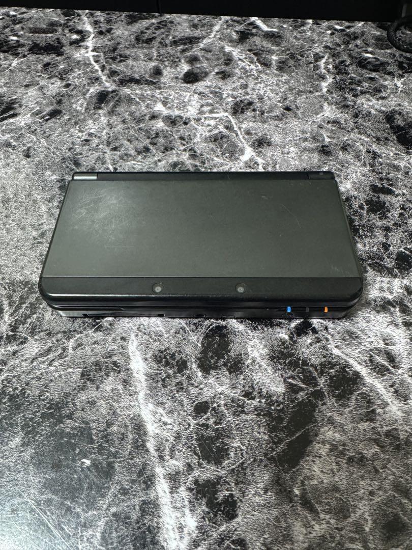 ブラック New 3DS 本体　充電器付き
