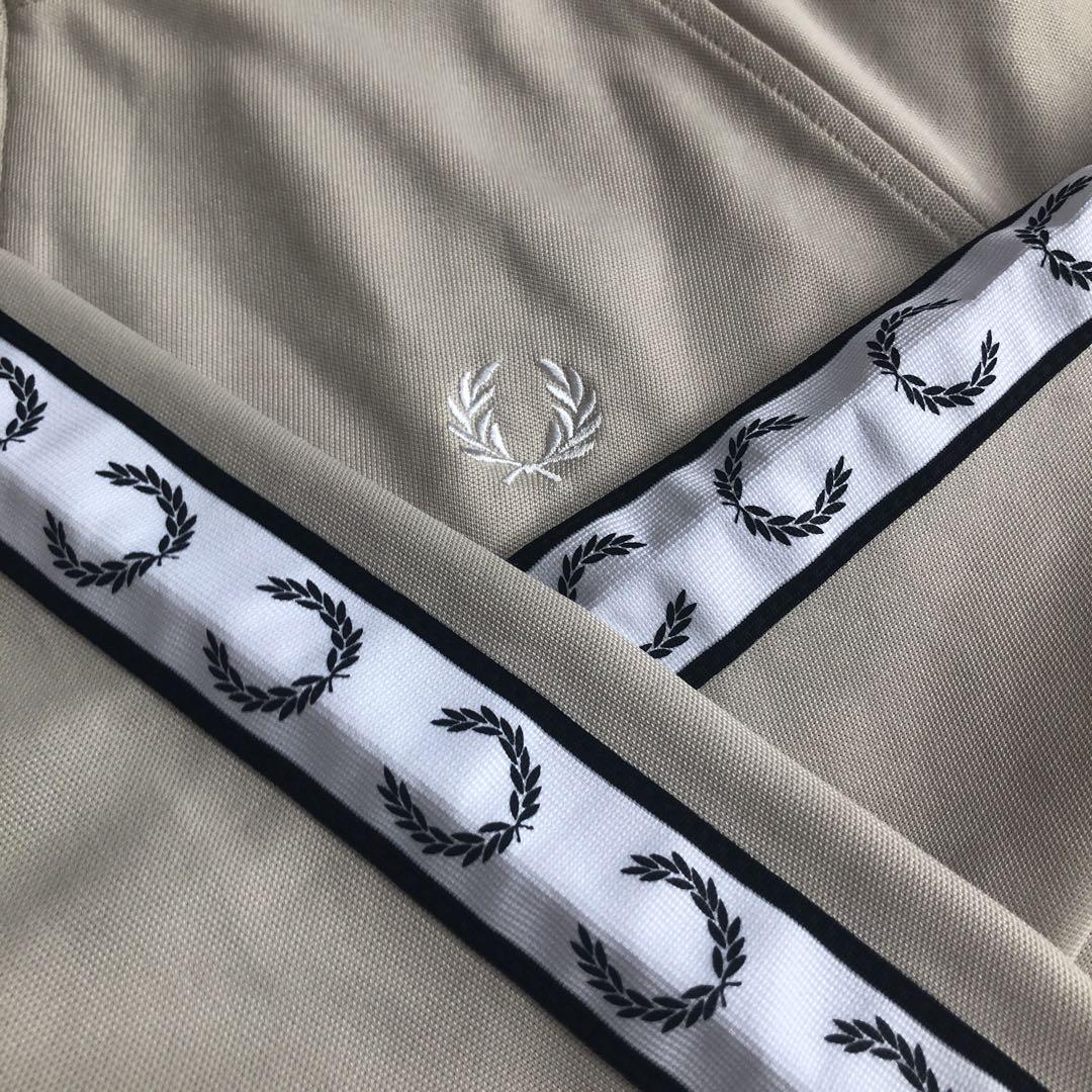 Perry トラックジャケット