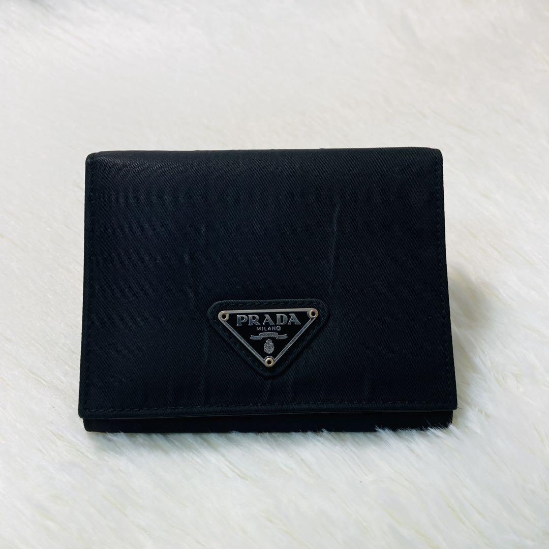 早い者勝ち　PRADA プラダ　三つ折り　財布　三角ロゴ　黒　ナイロン　レザー