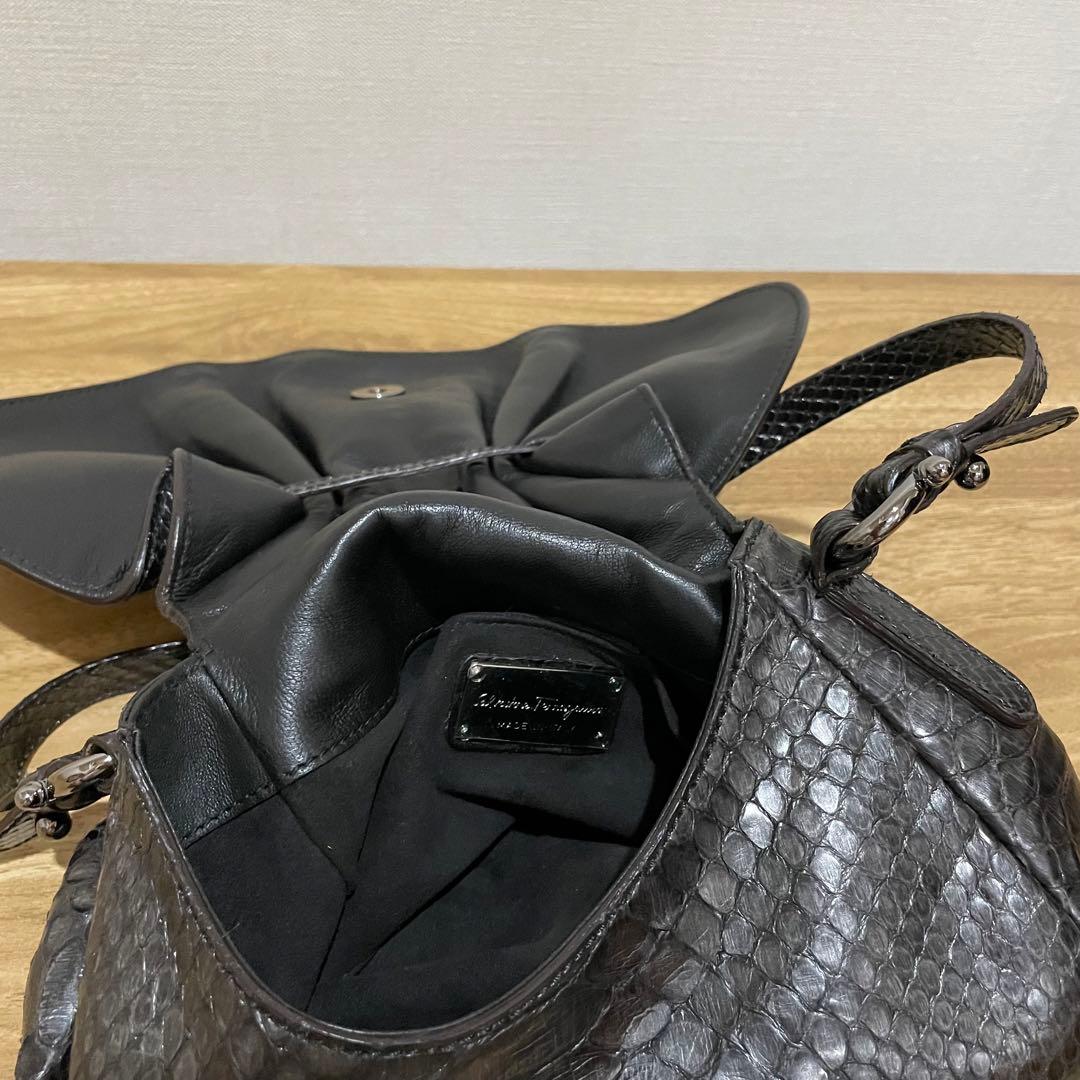 極美品》Ferragamo(フェラガモ)レザー ハンドバッグ ダークグレー