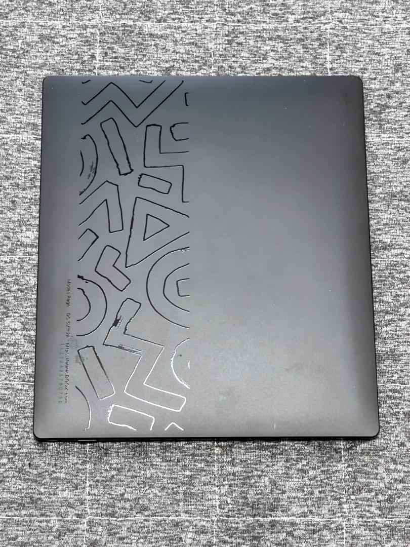 ONYX BOOX Page、純正カバー