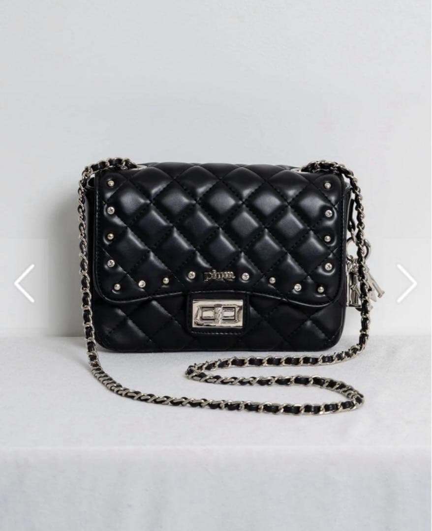 pium チャーム付きキルティングミニショルダー