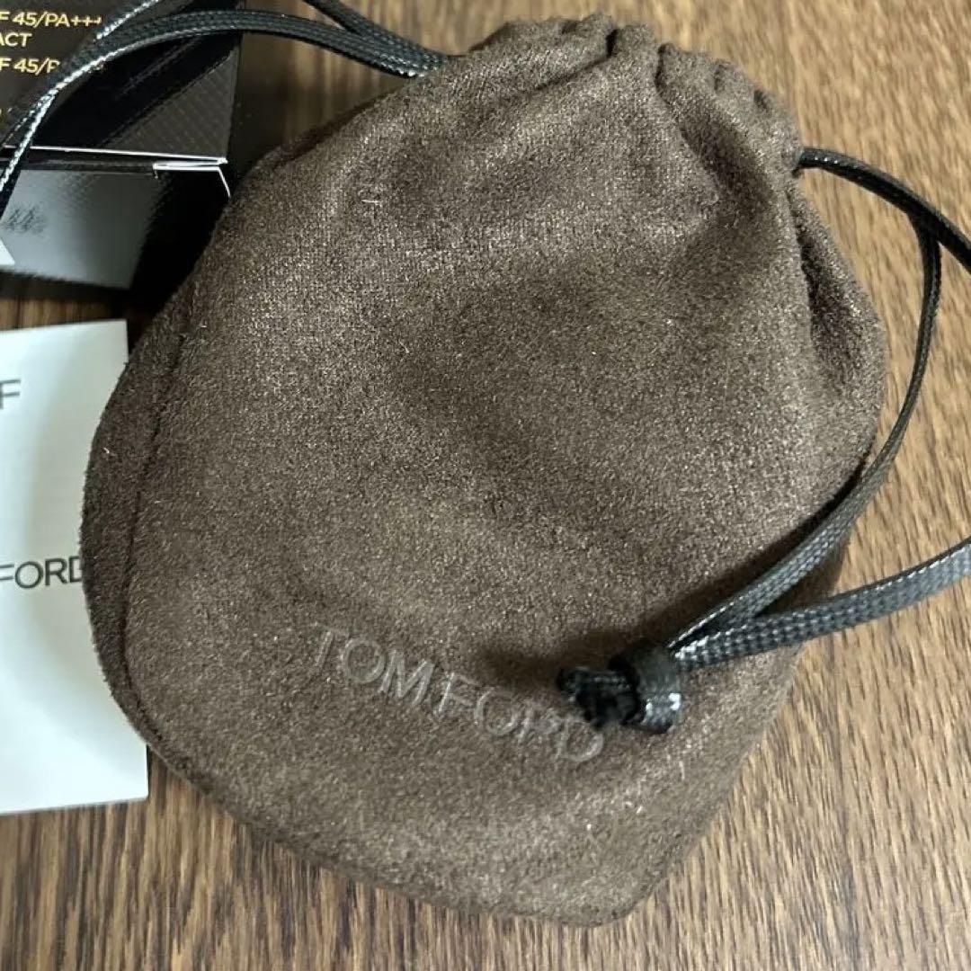 トムフォード　ファンデーション　アイボリーシルク　新品未開封