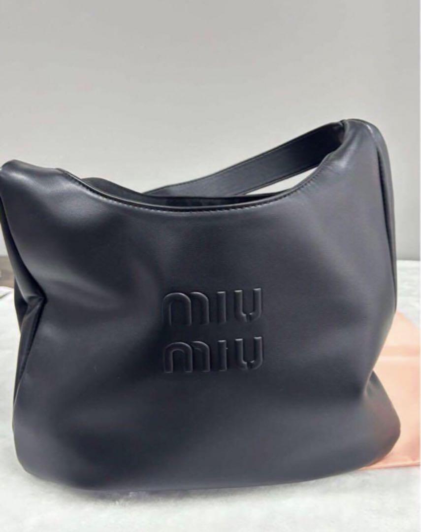 miumiuショルダーバッグ ブラック - バッグ特別
