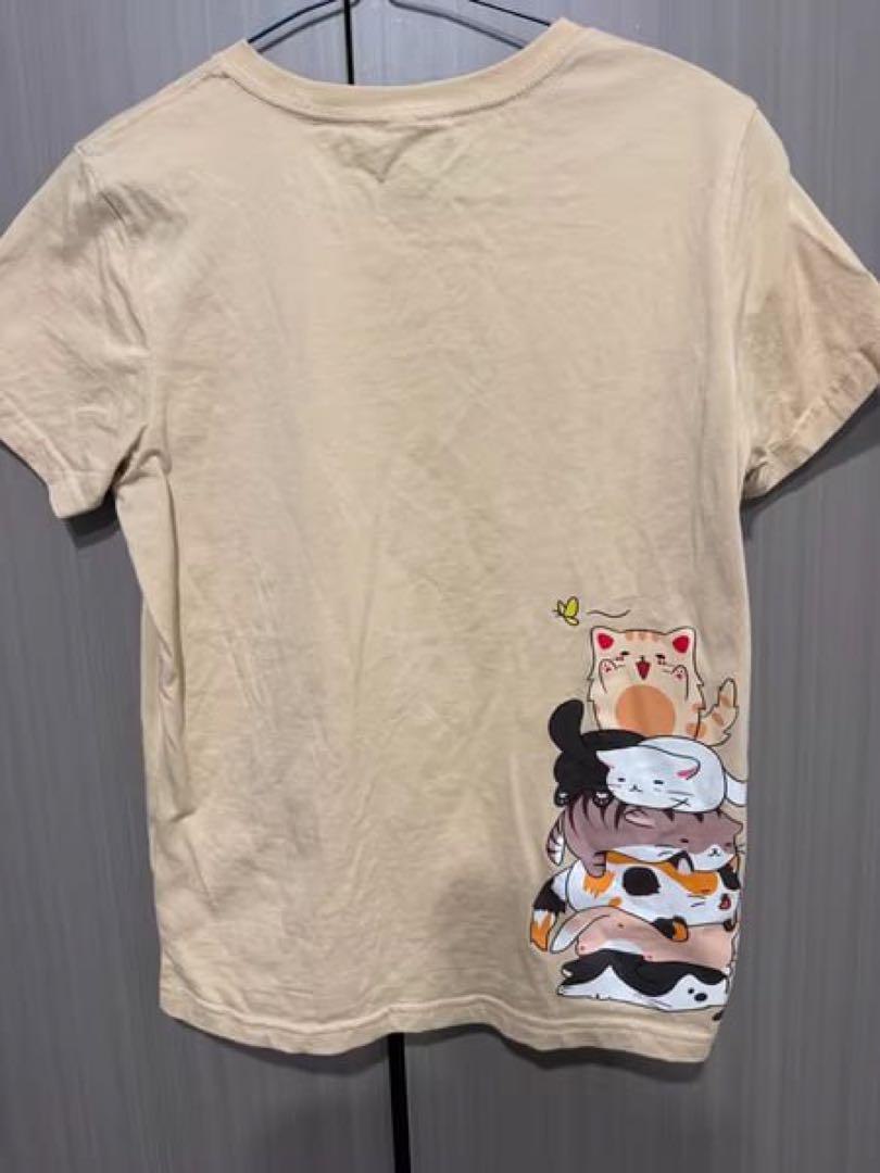 猫イラスト付きベージュTシャツ