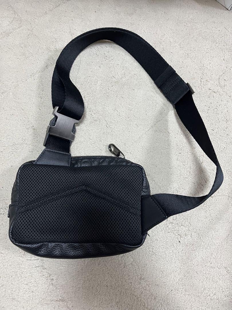 値下げ】Calvin Klein 黒 レザー ボディバッグ - メルカリ 値下げ】Calvin Klein 黒 レザー ボディバッグ - メルカリ