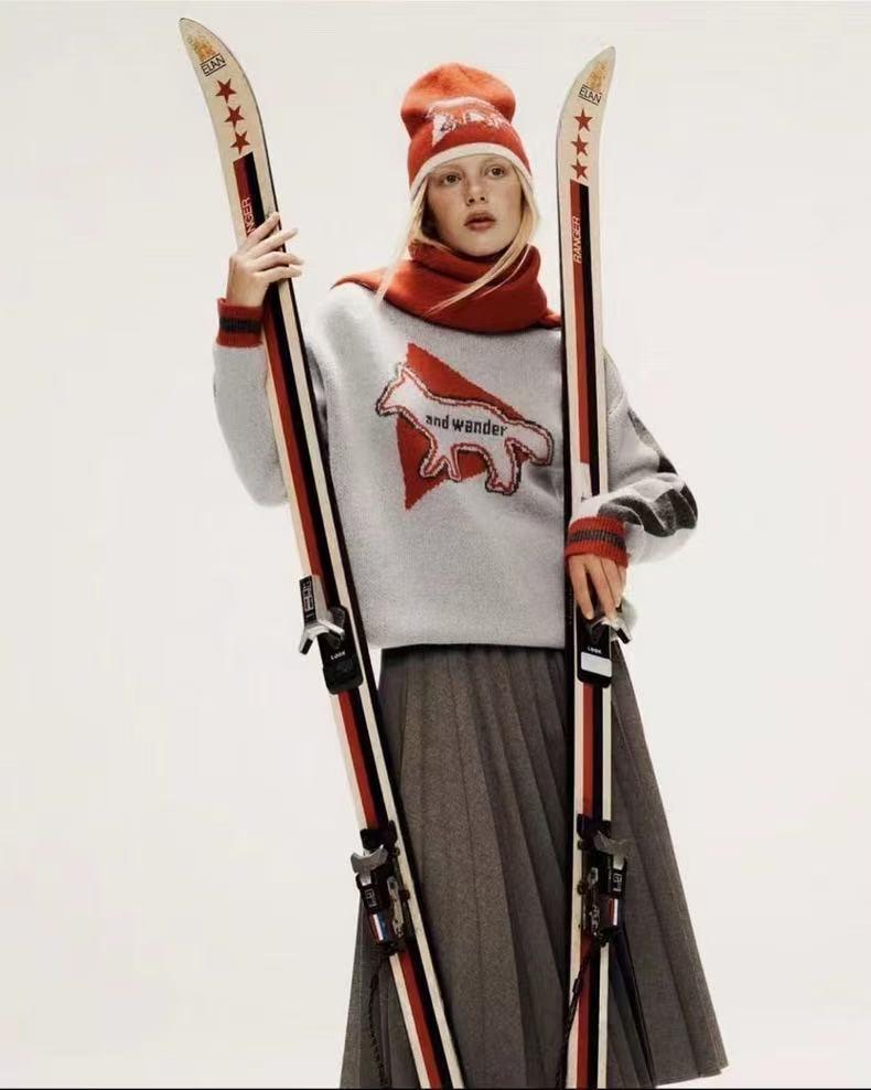 MAISON KITSUNÉ × and wander ニットプルオーバー 1