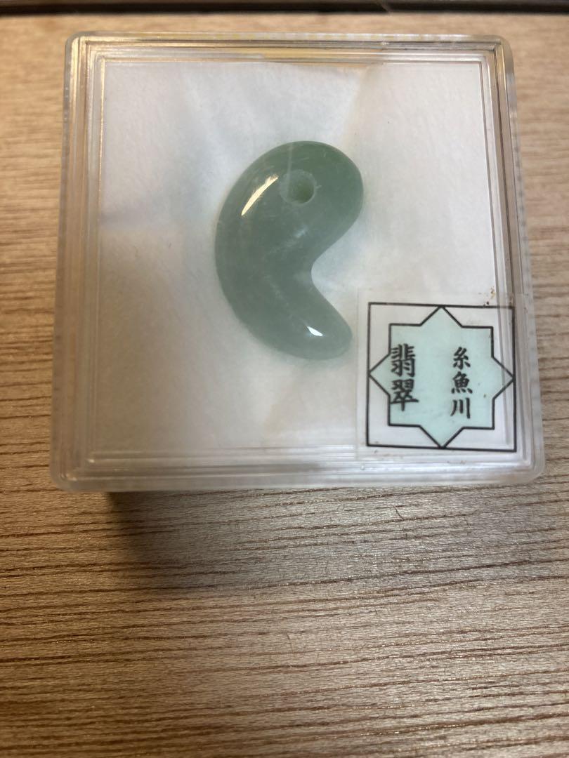 糸魚川　翡翠　勾玉