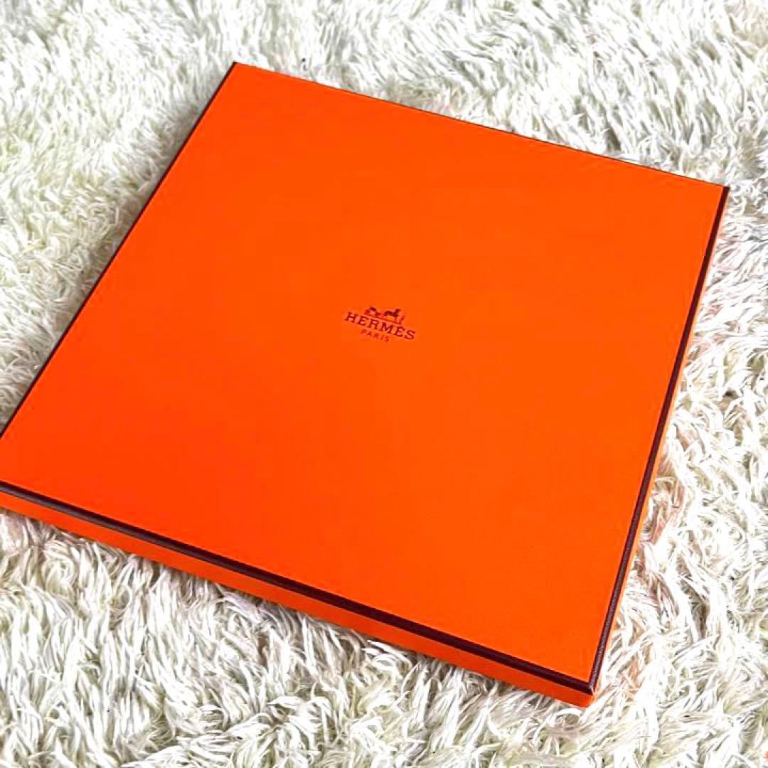 上品上品シャネル 大判 スカーフ 白の花柄 赤 レッド シルク カレ