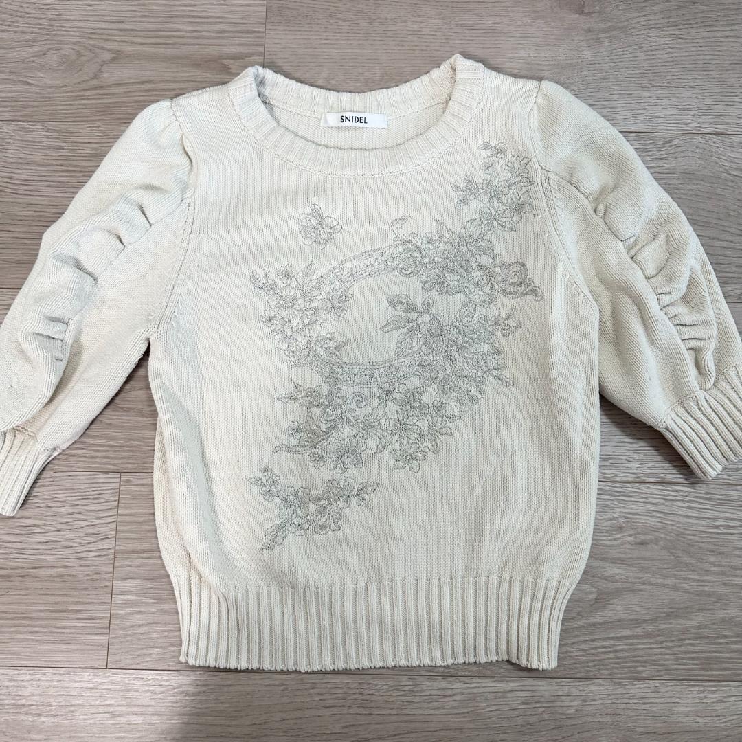 SNIDEL 　エンブロイダリーニットプルオーバー