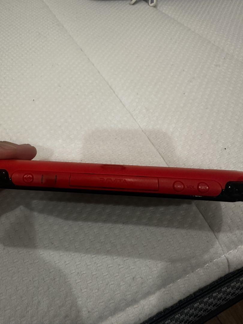 SONY PS Vita 本体 ゲームカード3枚付き