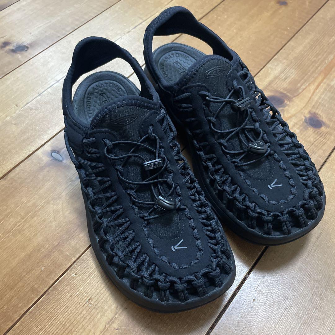 美品　KEEN ブラック サンダルUNEEK ユニーク レディース 23センチ