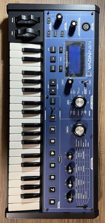 得価NEW NOVATION シンセサイザー hRvzy-m61778894048 MiniNova 新品特価