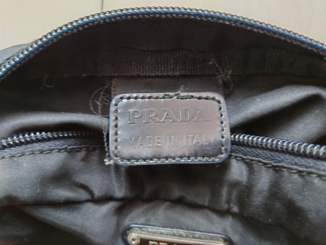 正規品】プラダ PRADA ナイロンポーチ 三角ロゴ 黒 ユニセックス