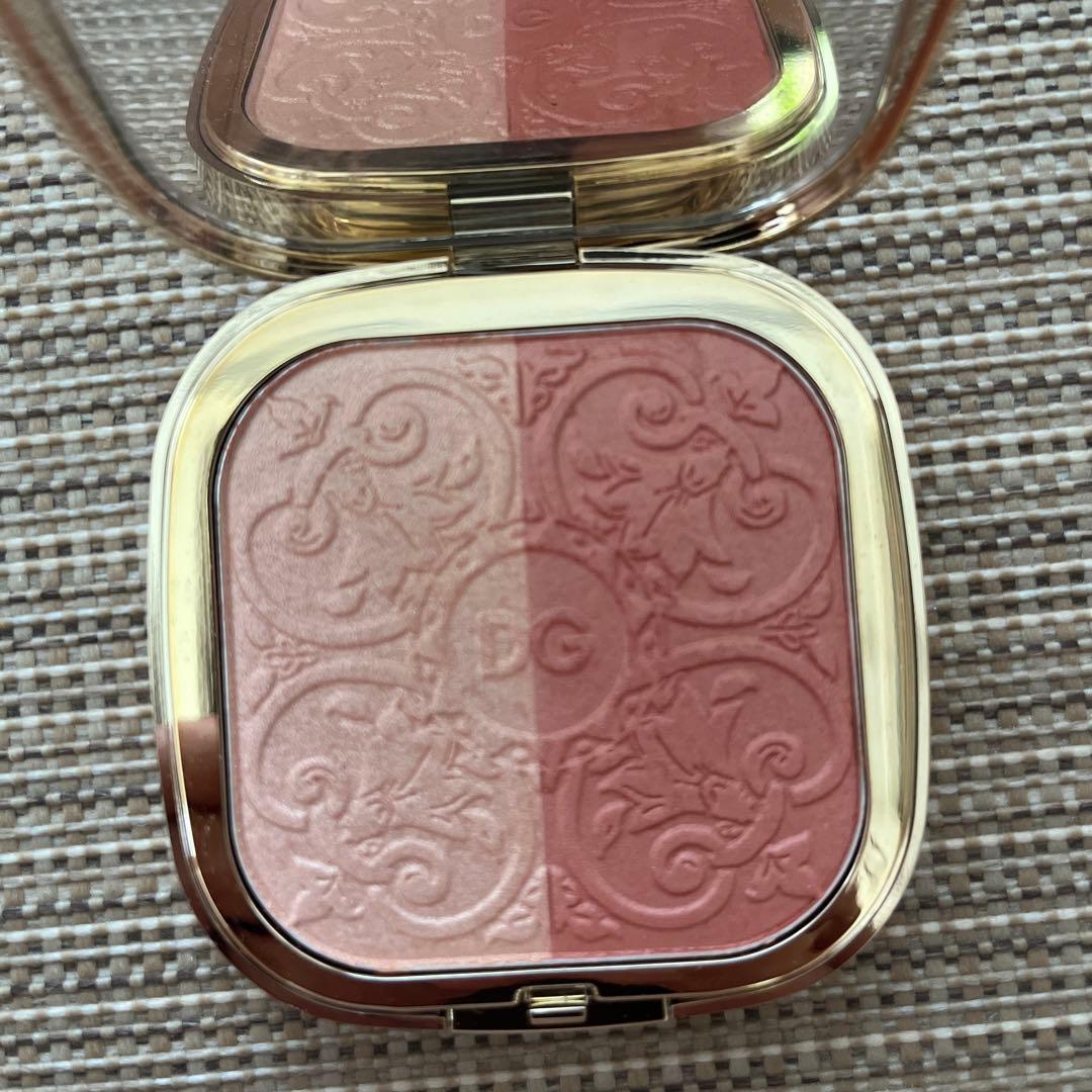 ドルチェアンドガッバーナ ソーラーグロウイルミネーティングパウダー