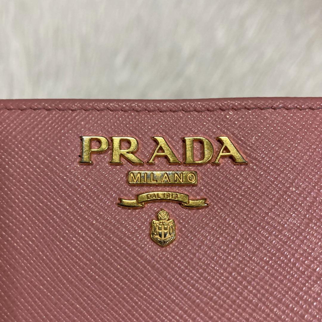 最終価格　美品　PRADA プラダ　二つ折り　財布　ピンク　折りたたみ 月末最終価格早い者勝美品 PRADA プラダ 二つ折り 財布 バイ