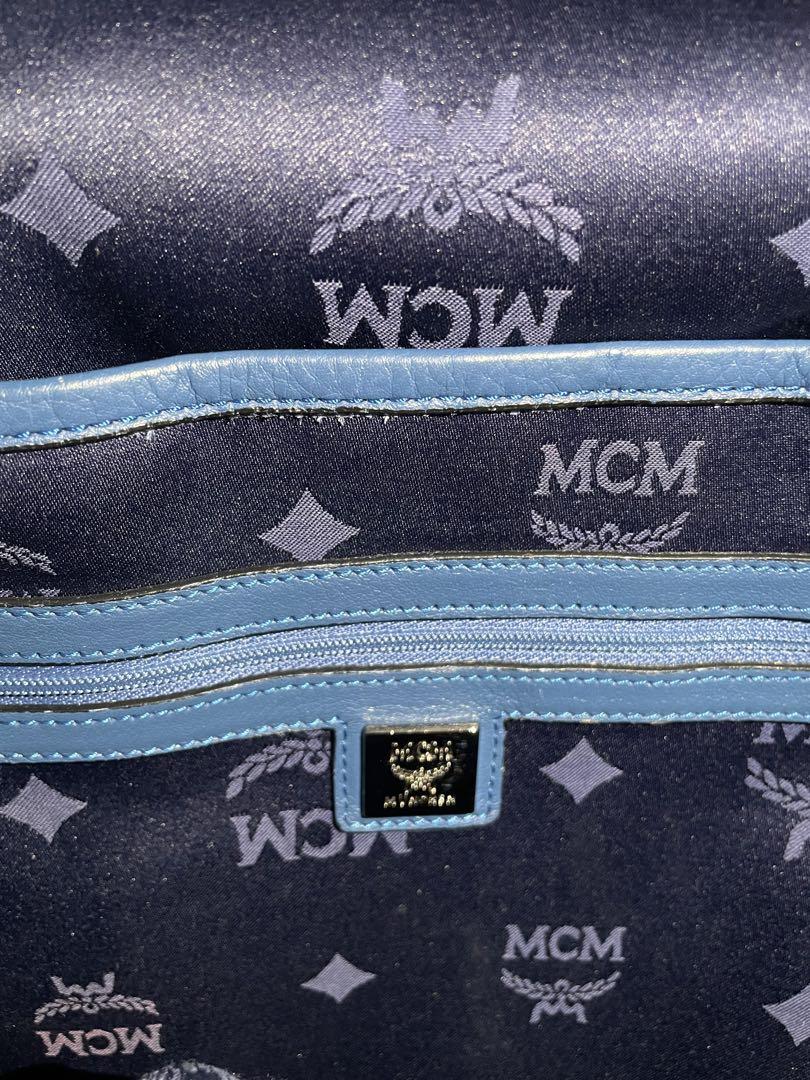 【希少色、美品】MCM スタッズ ロゴ バックパック ネイビー
