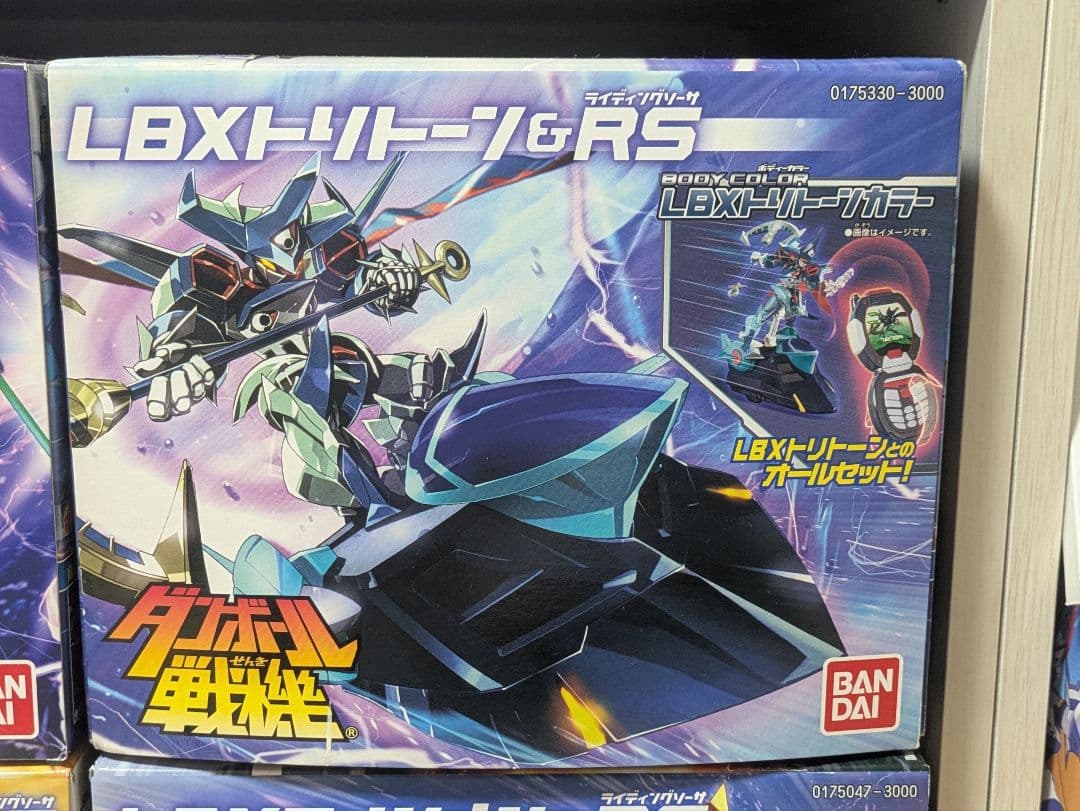 ダンボール戦機 トリトーン ライディングソーサ 未組み立て♥に近い