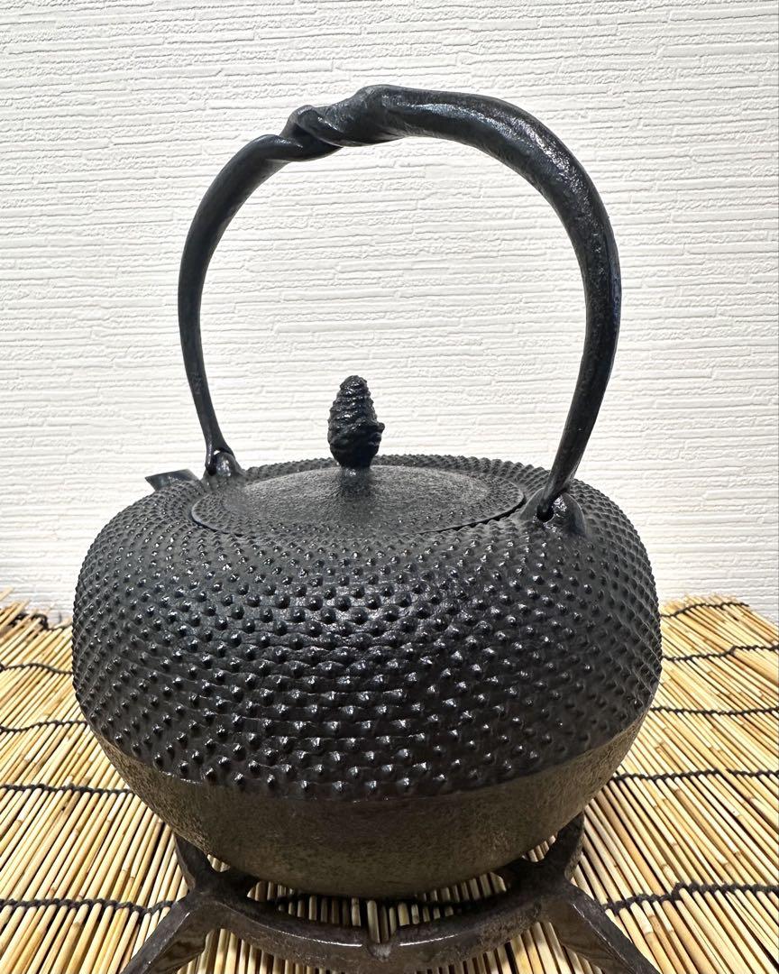 未使用、保管品、栞付　南部照光堂(照亦製作所)作　１０型アラレ　南部鉄瓶　鉄瓶 未使用、保管品、栞付 南部照光堂(照亦製作所)作 10型アラレ