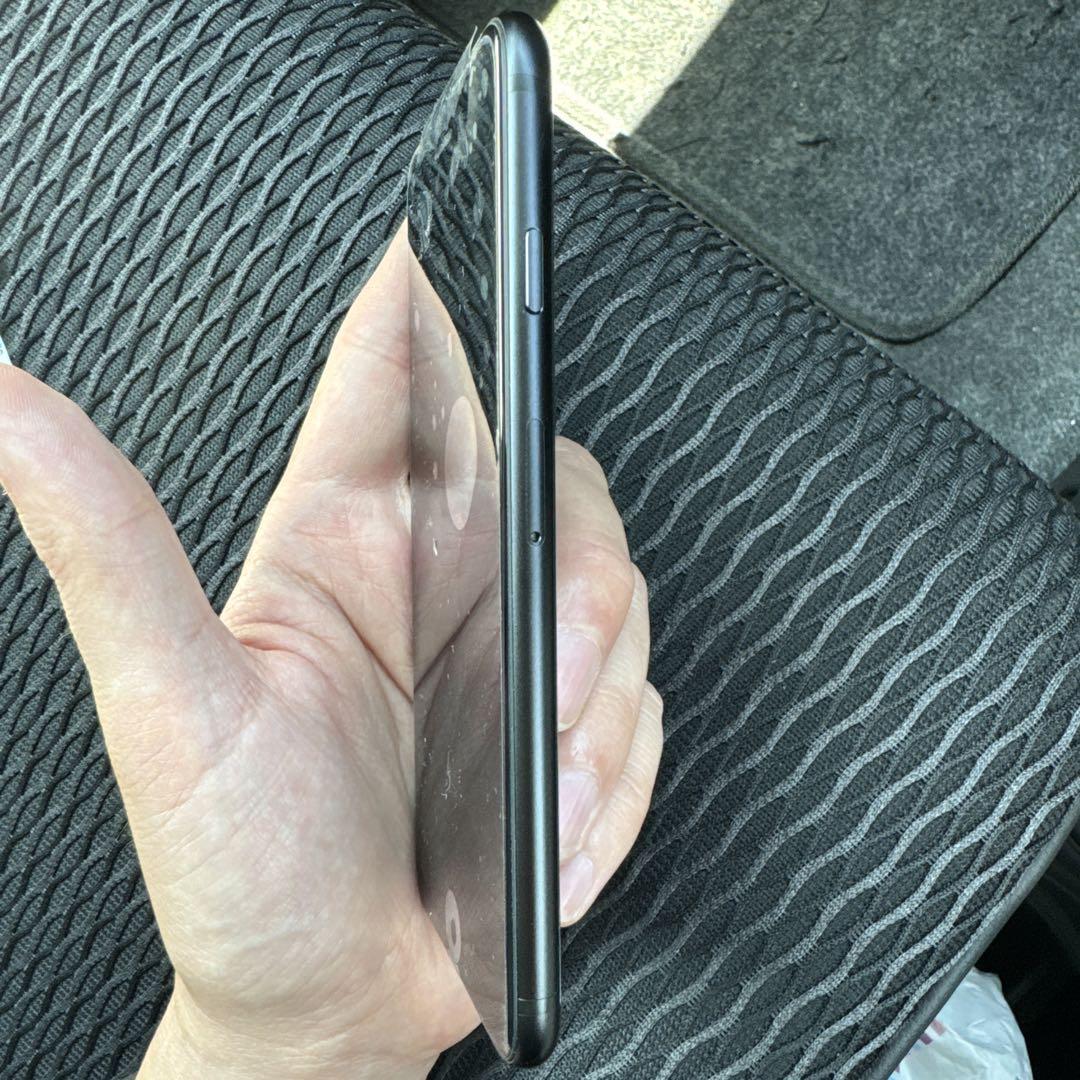iphone SE 第2世代　64GB