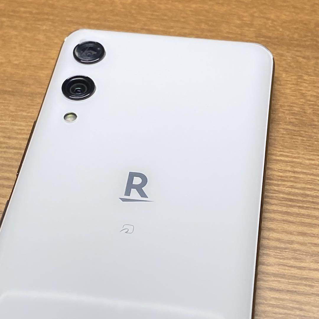 Rakuten Hand P710 ホワイト
