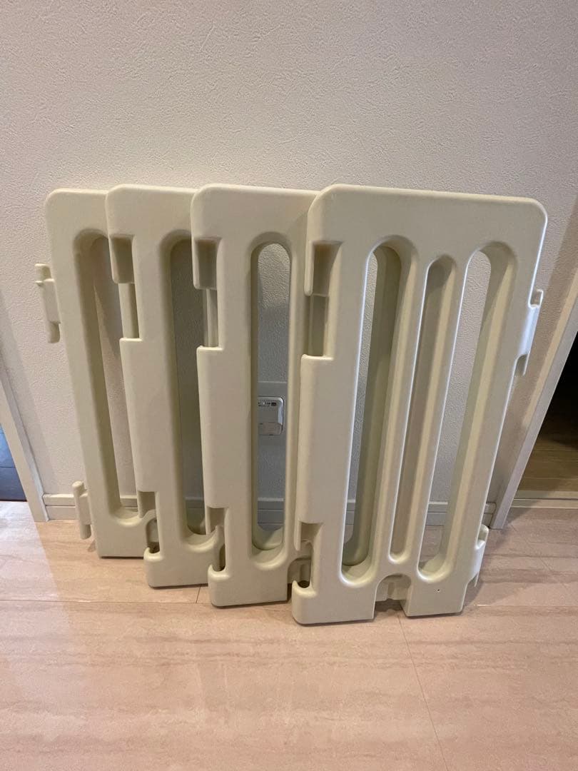 美品日本育児 キッズパーテーション 追加スタンド2個付ミルキーホワイト 取説付