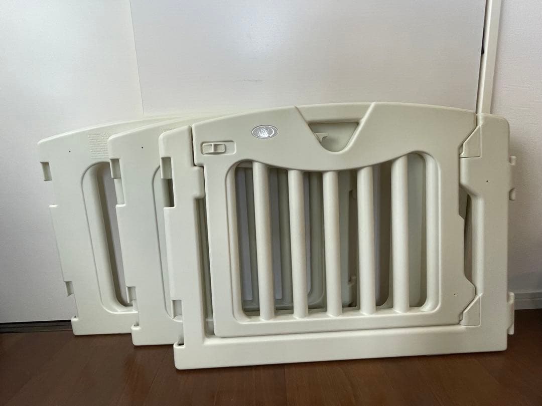 美品日本育児 キッズパーテーション 追加スタンド2個付ミルキーホワイト 取説付