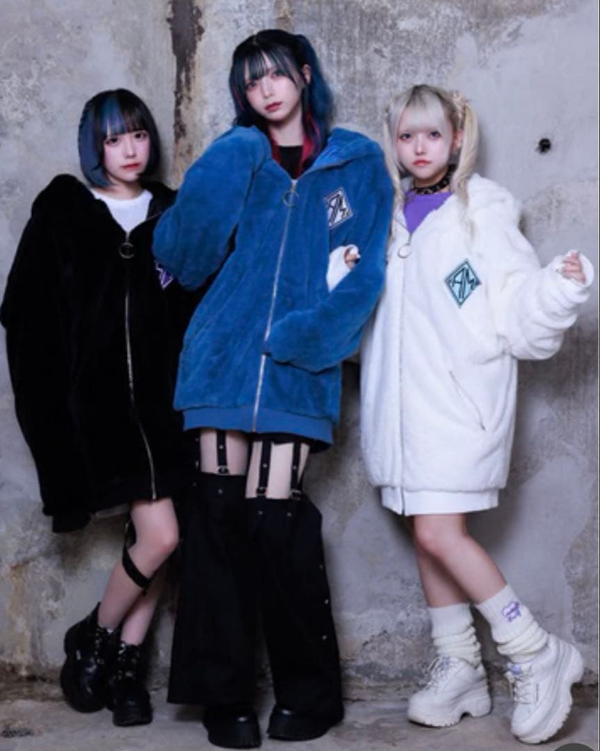 NANIMONO輪廻ねる 着用 Amiligeうさ耳ファーZIPアウター