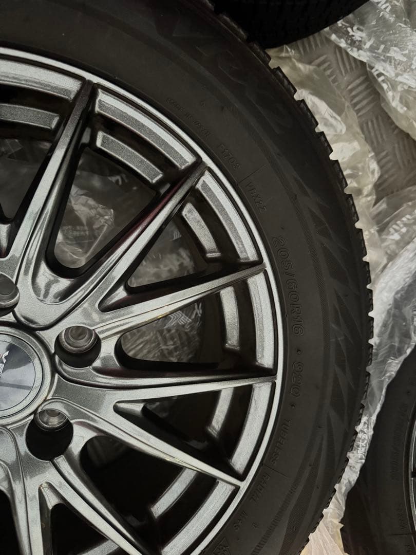 BLIZZAK VRX2 205/60R16 ホイール付き4本セット BLIZZAK VRX2 205/60R16 ホイール付き4本セット