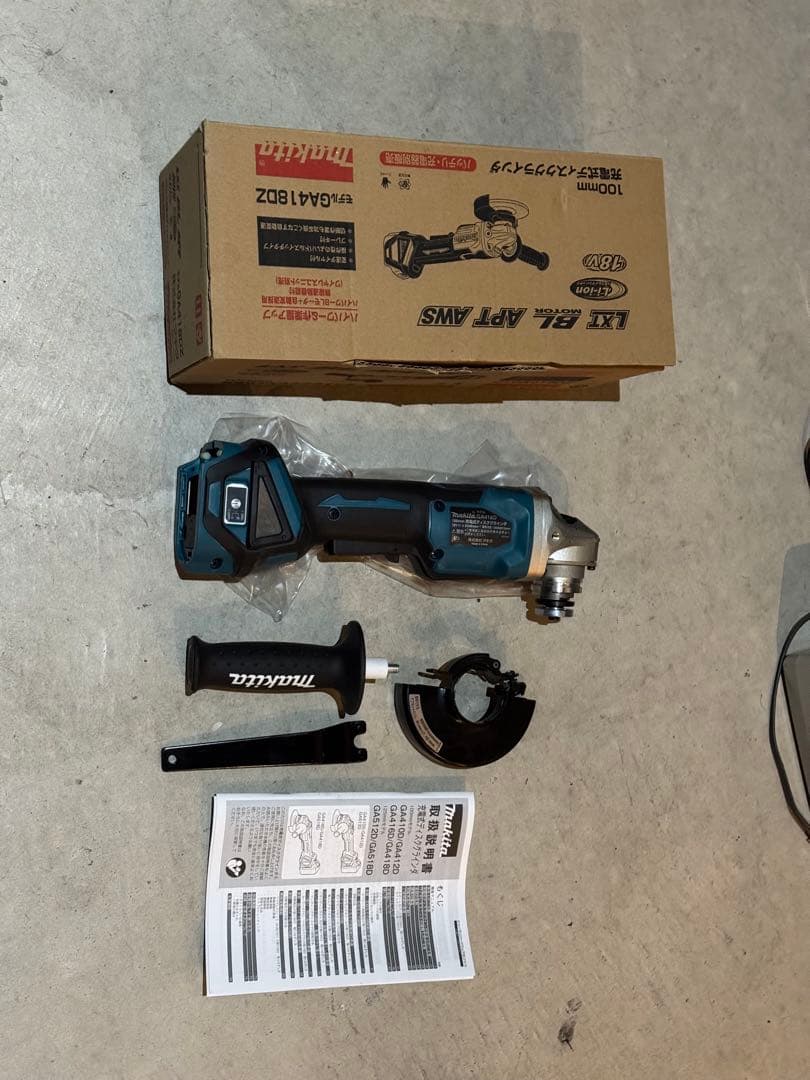 Makita 100mm充電式ディスクグラインダーGA418DZ