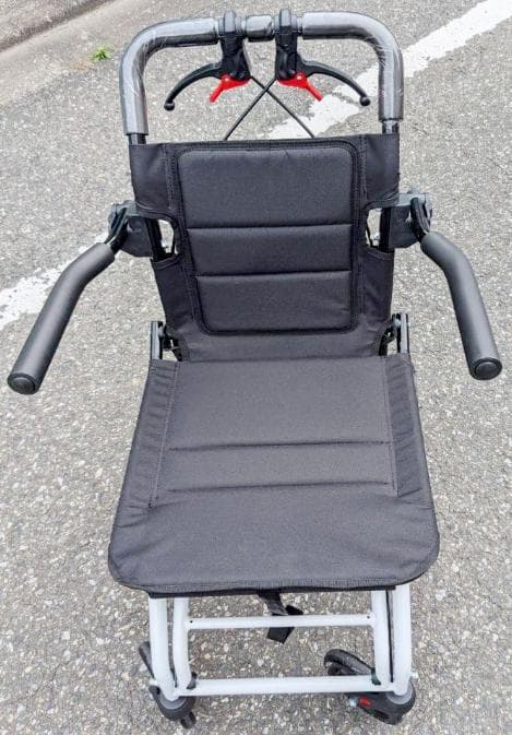 介助用車いす　折りたたみ 小型 軽量 ノーパンクタイヤ