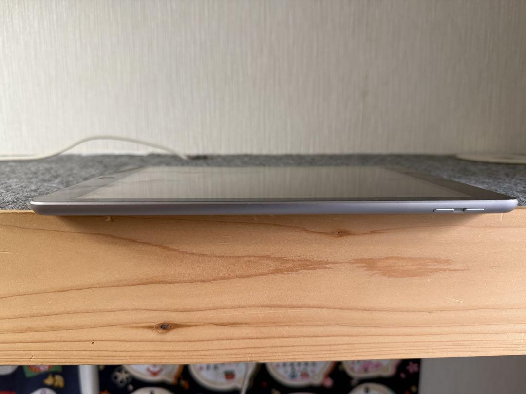 人気のiPad第五世代！付属品あり