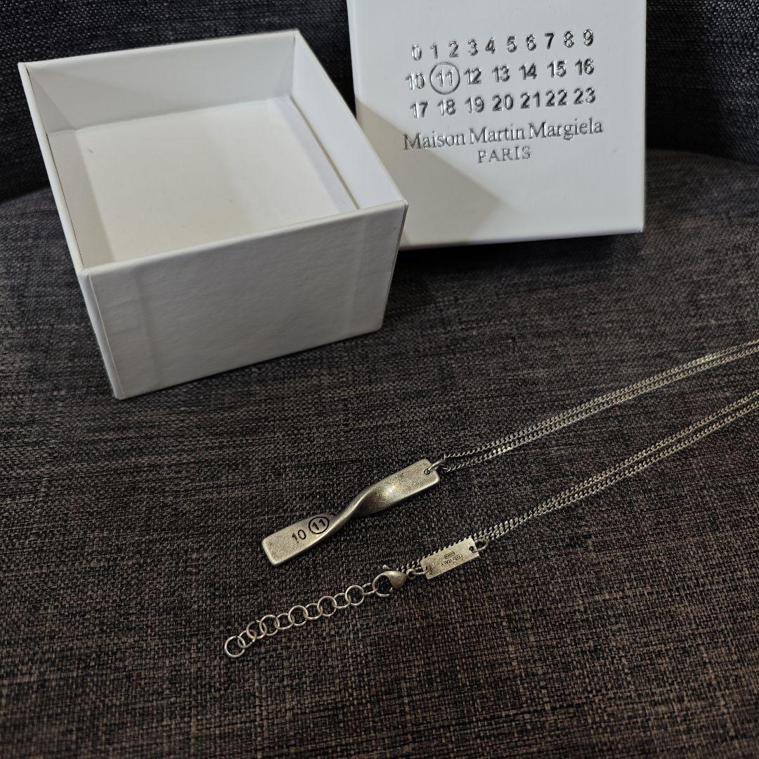 美品Maison Margiela ロゴ ツイストネックレス/シルバー Maison Margiela ロゴ ツイストネックレス シルバー