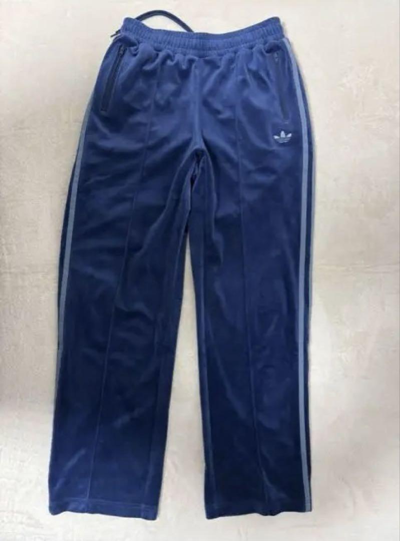 adidas ベロアトラックパンツ