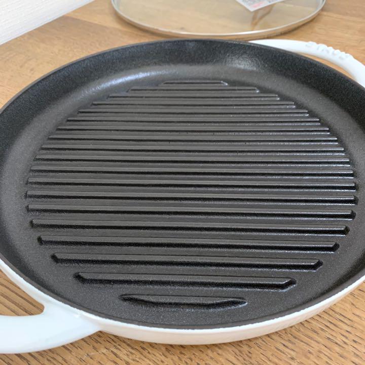未使用 26cm ホワイト 9e14A-m61914079741 STAUB スチーム&グリル 最新作特価