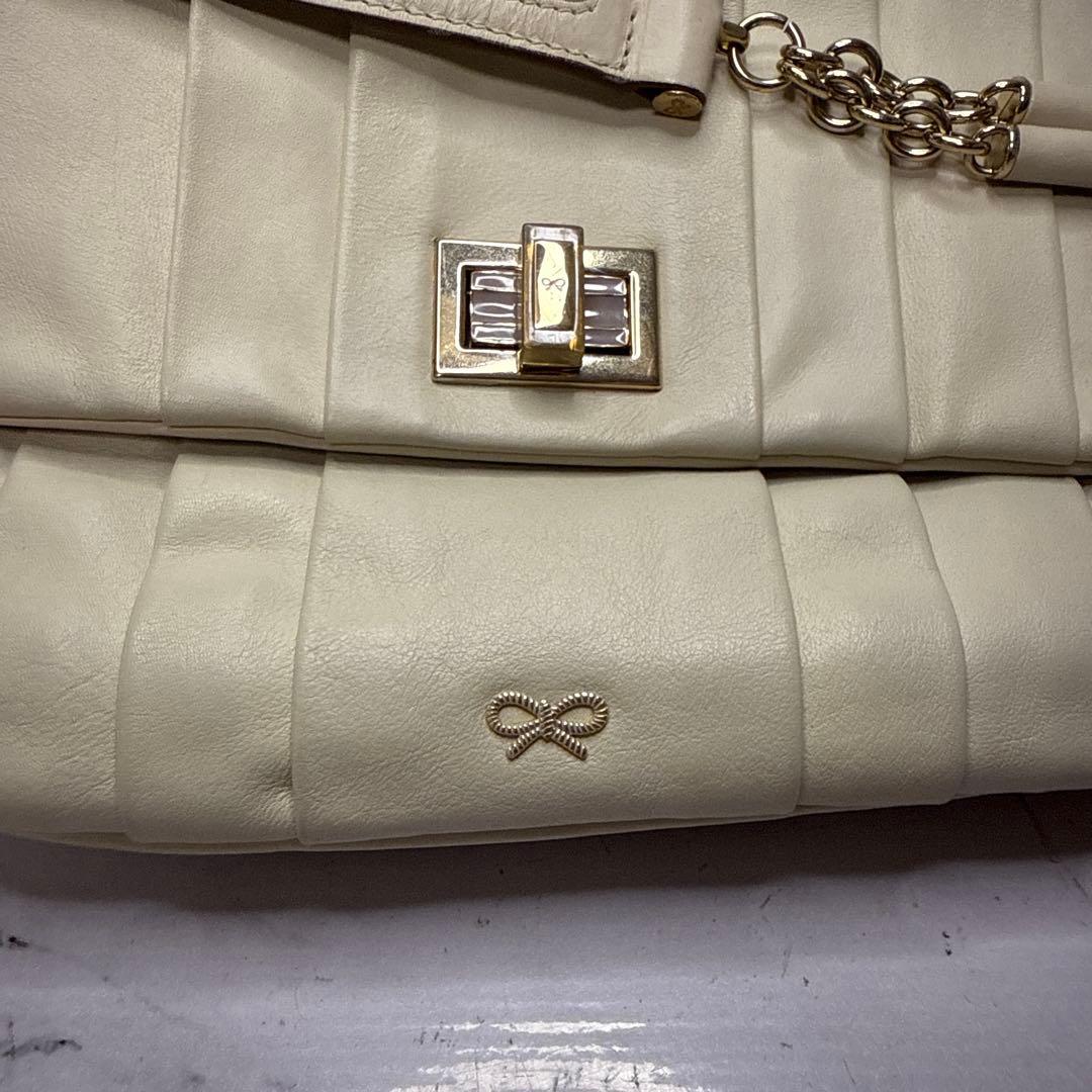 (美品)大人気、アニヤハインドマーチ、チェーンショルダー、人気色、クリーム色、金