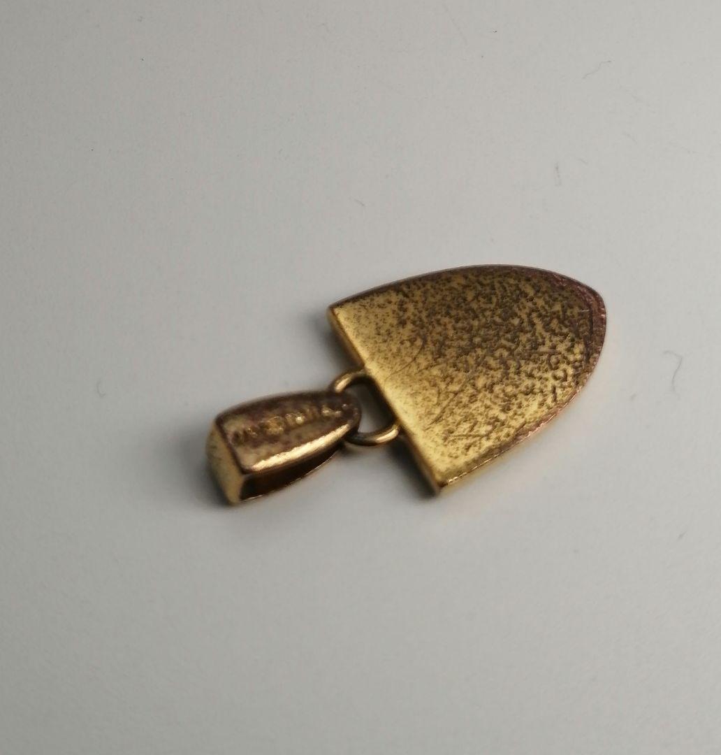 ✟