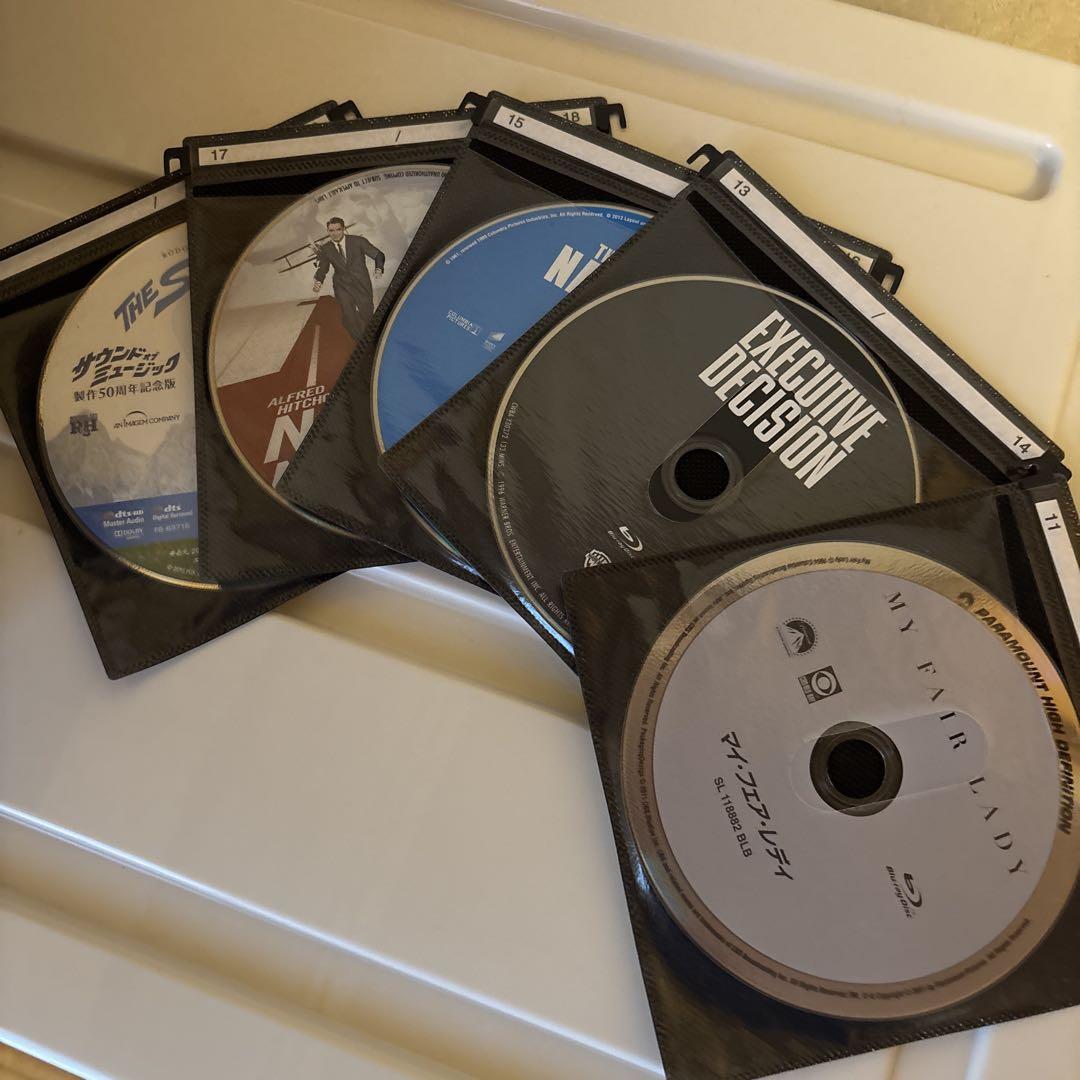 DVDディスク収納ケースと映画ディスク