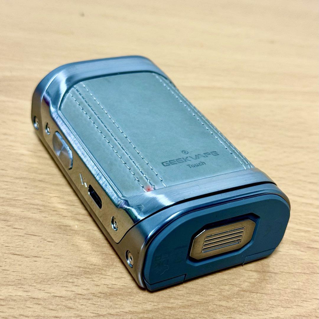 geek vape aegis touch と　3000mah充電池